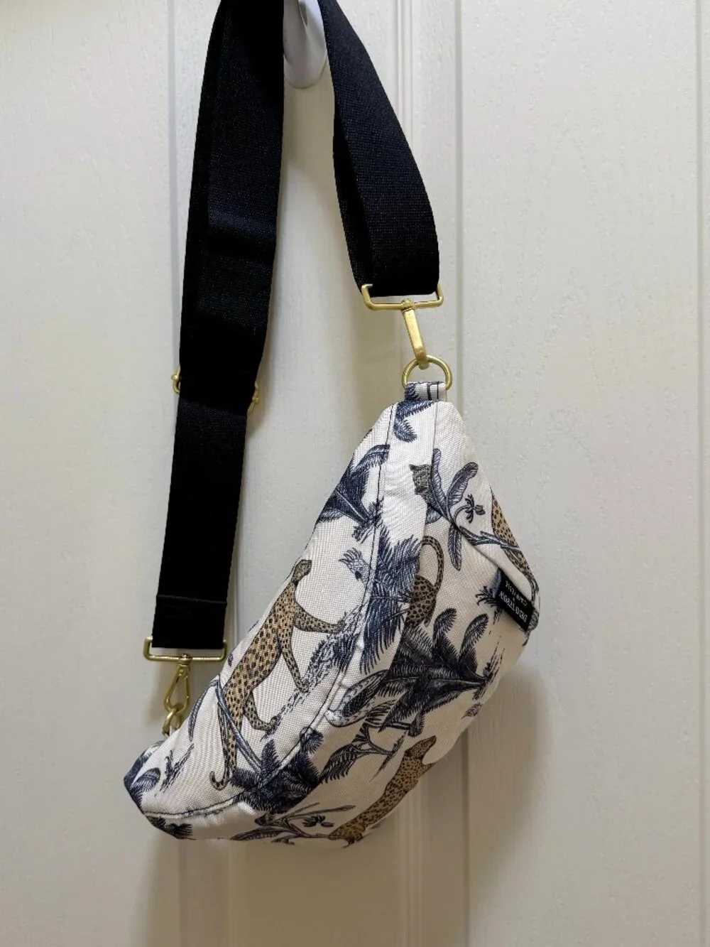 Demi Tebow X Canvelle Collection Crossbody Sling Bag Lightweight Travel Bag - Picture 8 of 15